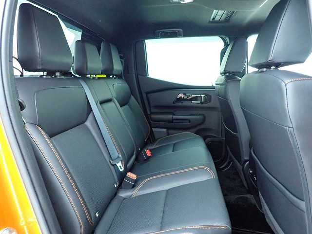 Mitsubishi Triton 12