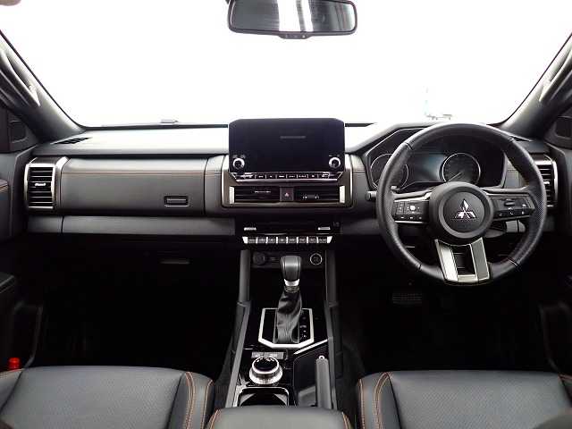 Mitsubishi Triton 2