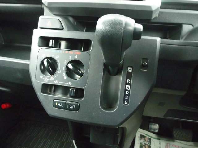 Daihatsu ハイゼットキャディー 12