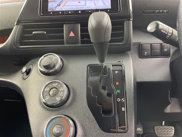 Toyota Sienta 7