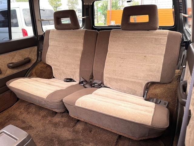 Toyota Land Cruiser 60 12