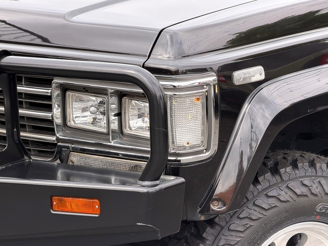 Toyota Land Cruiser 60 8