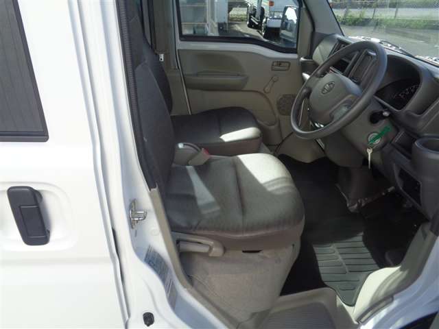 Nissan NV100 Clipper 10