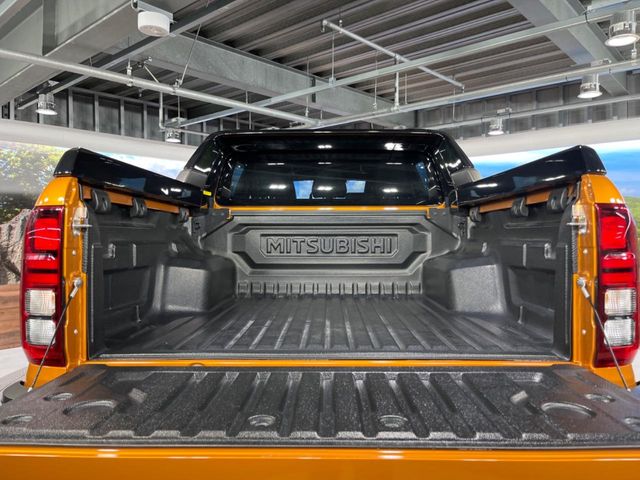 Mitsubishi Triton 12