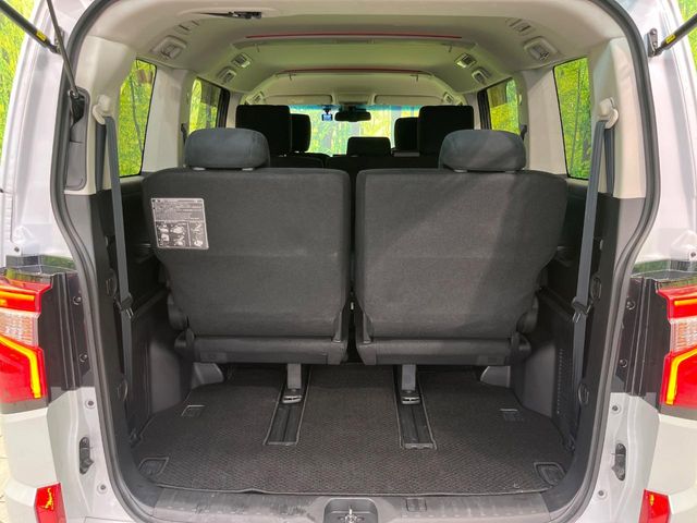 Mitsubishi Delica D:5 11