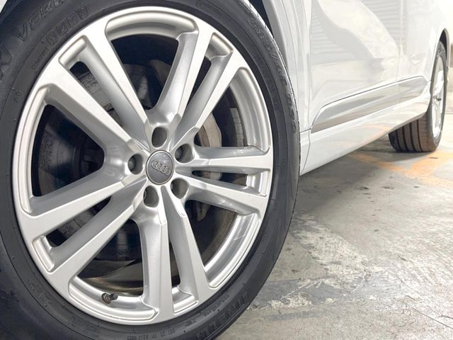 Audi Q7 11