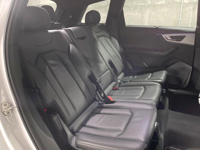 Audi Q7 8
