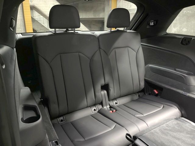 Audi Q7 9