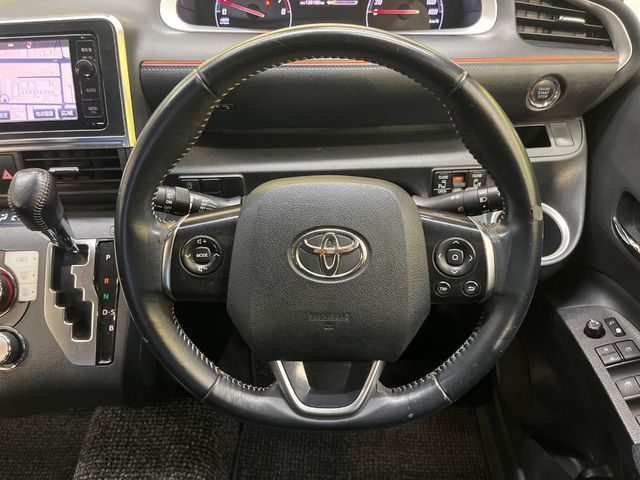 Toyota Sienta 11
