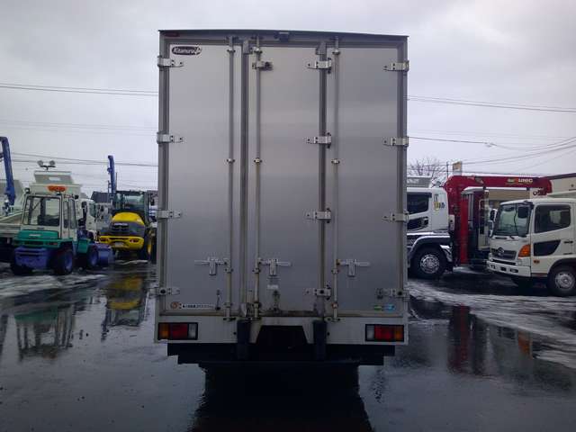 Isuzu Elf 6