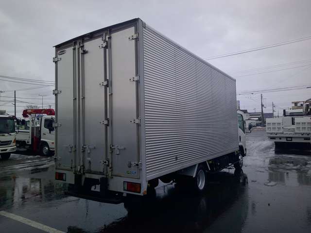 Isuzu Elf 7