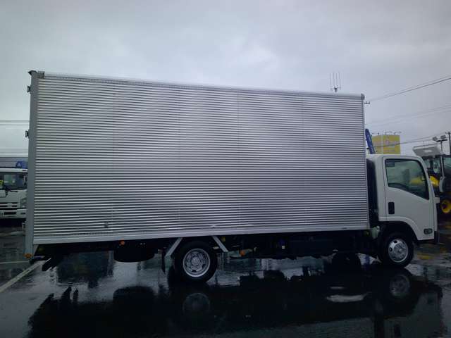 Isuzu Elf 8