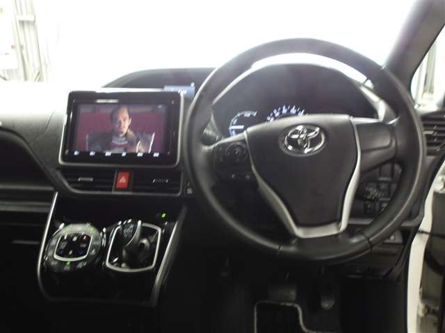 Toyota Voxy 4