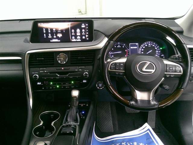 Lexus RX 9