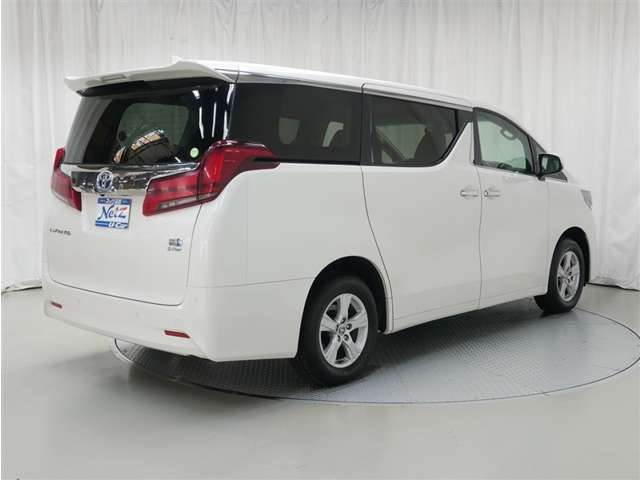 Toyota Alphard 3