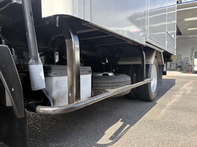 Isuzu Elf 7