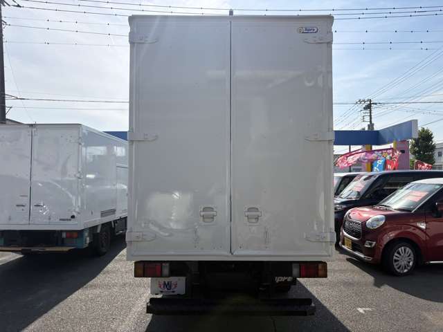 Isuzu Elf 10
