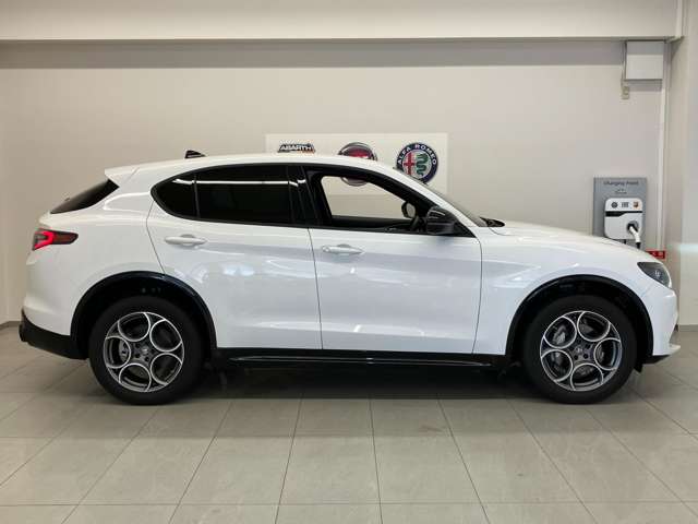 Alfa Romeo Stelvio 5