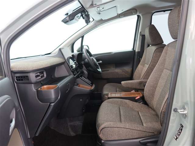 Toyota Sienta 11