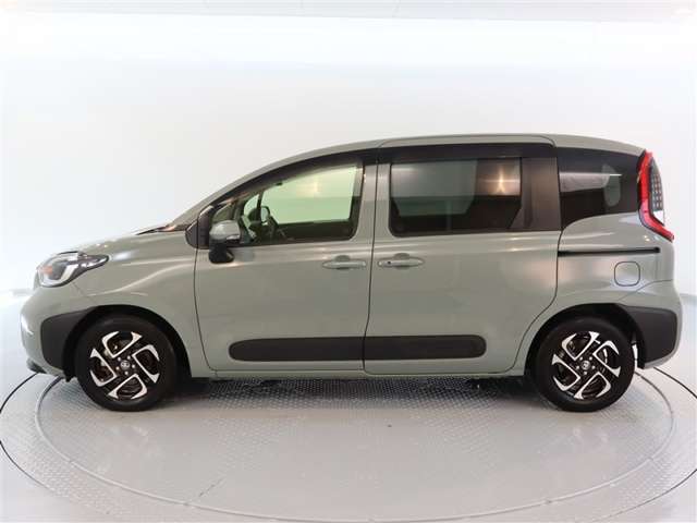 Toyota Sienta 3