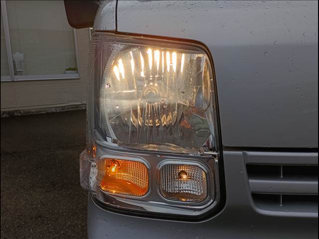 Mitsubishi Minicab Van 10