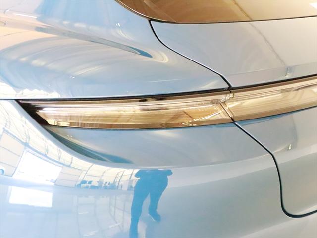 Porsche Taycan Cross Turismo 11