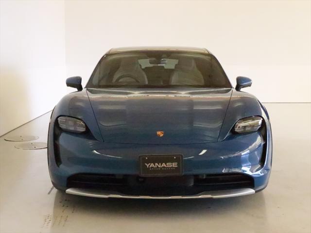 Porsche Taycan Cross Turismo 2