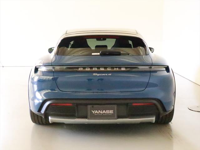 Porsche Taycan Cross Turismo 3