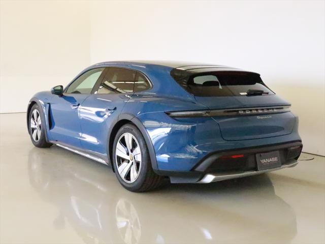 Porsche Taycan Cross Turismo 4