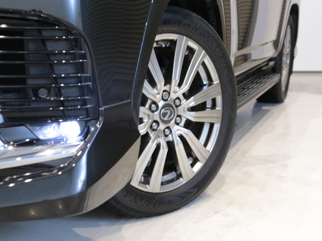 Lexus LX 3