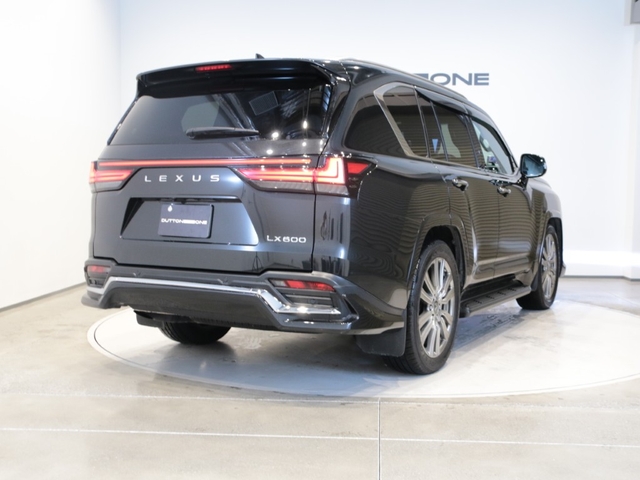 Lexus LX 8