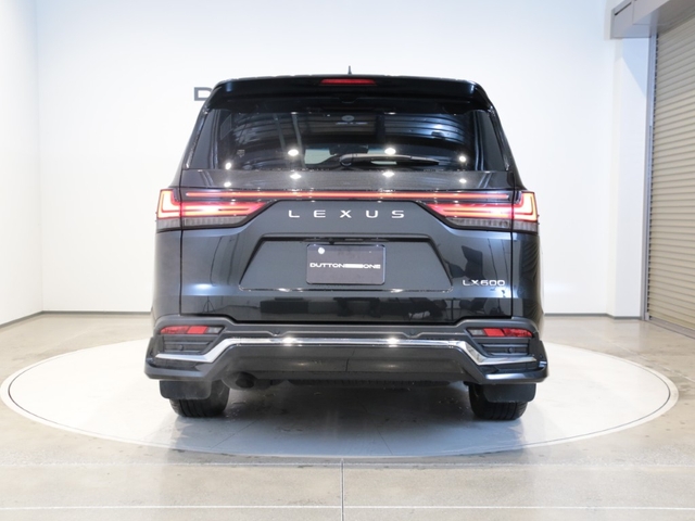 Lexus LX 9