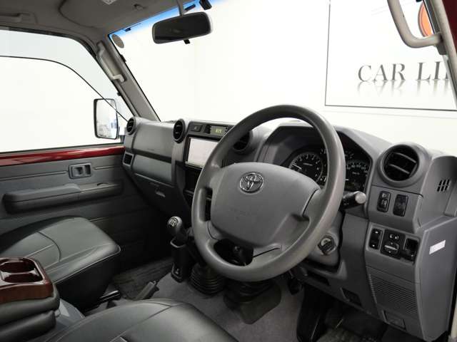 Toyota Land Cruiser 70 3