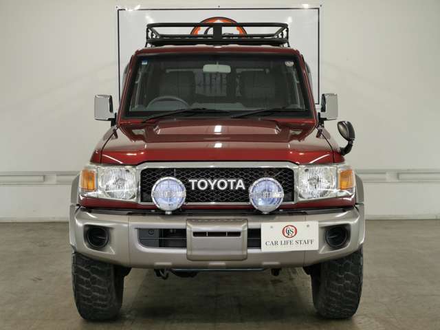 Toyota Land Cruiser 70 10