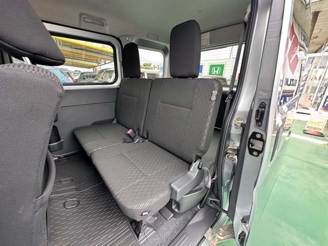 Daihatsu Hijet Cargo 6