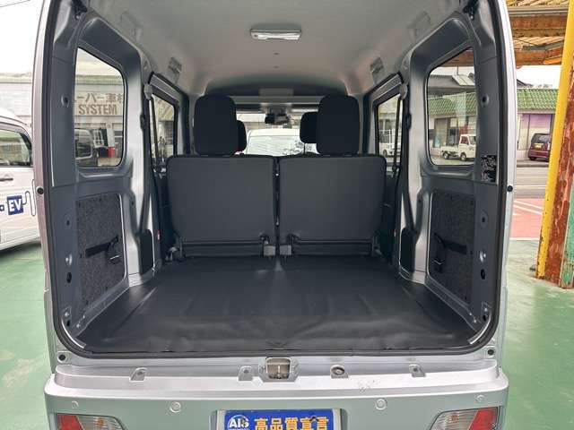 Daihatsu Hijet Cargo 8