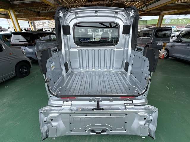 Daihatsu Hijet Deck Van 11