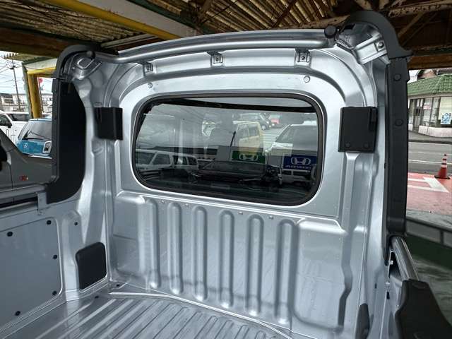 Daihatsu Hijet Deck Van 12