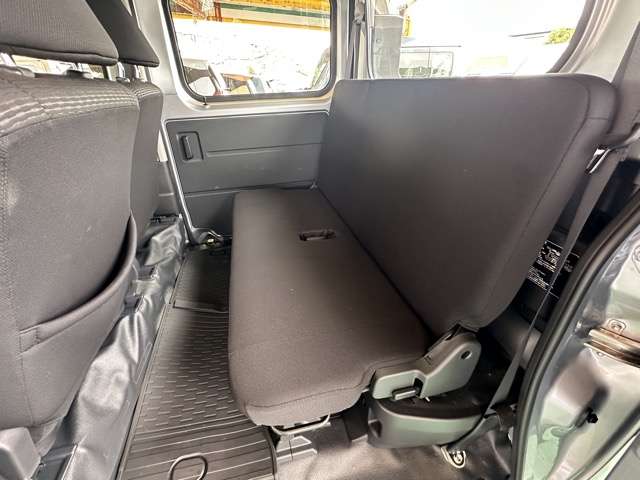 Daihatsu Hijet Deck Van 6