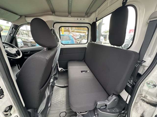 Daihatsu Hijet Deck Van 6