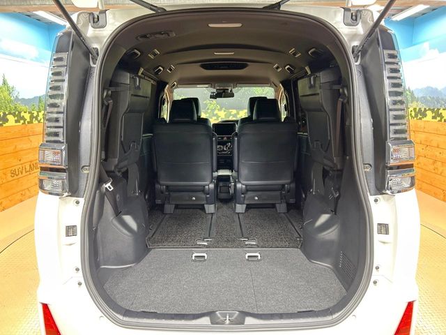 Toyota Voxy 11
