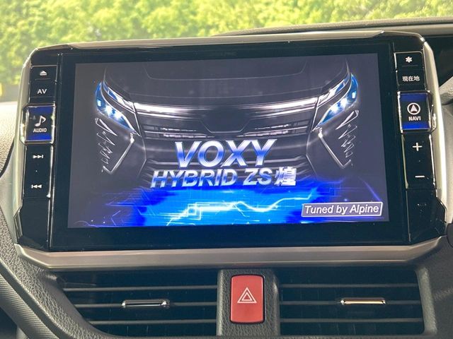 Toyota Voxy 3