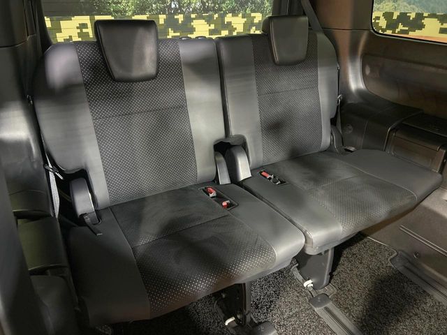 Toyota Voxy 10