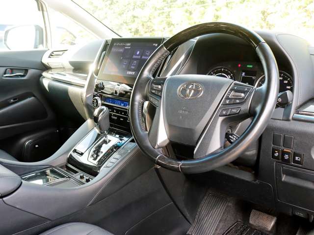 Toyota Vellfire 8