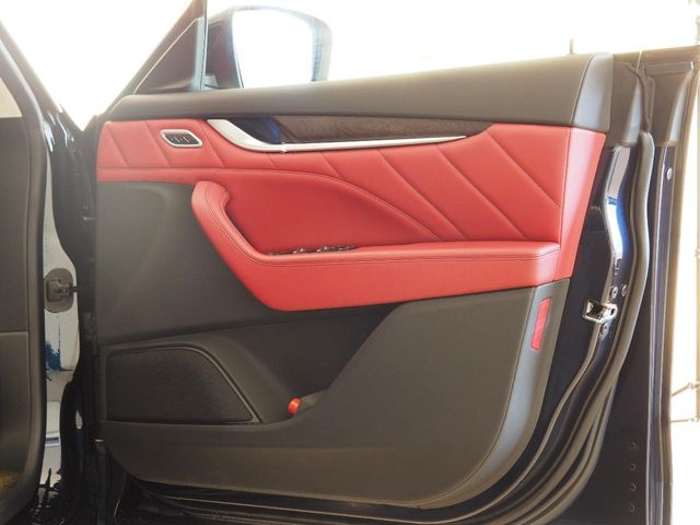 Maserati Levante 11