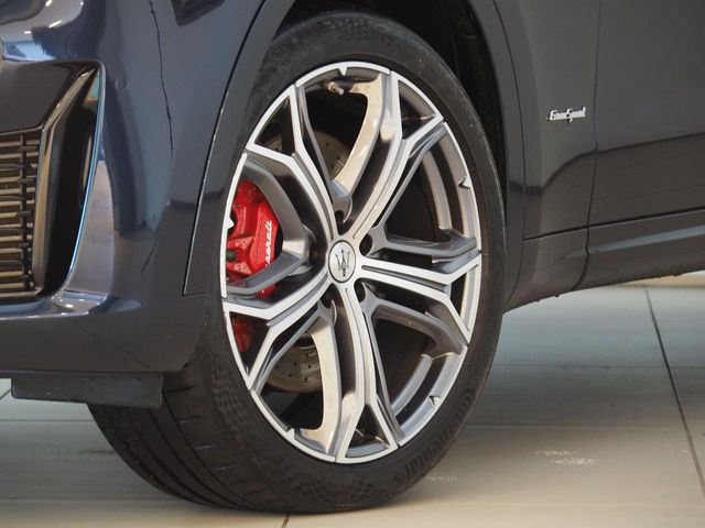 Maserati Levante 5