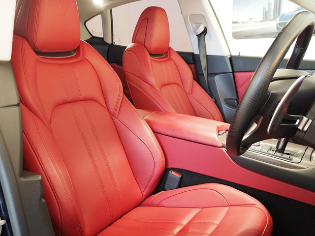 Maserati Levante 8