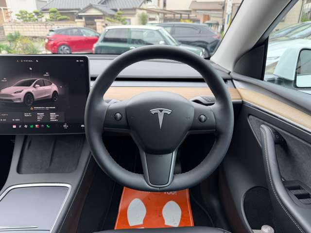 Tesla Model Y 5