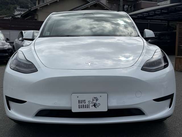Tesla Model Y 8