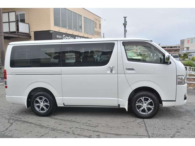 Toyota Hiace Van 4